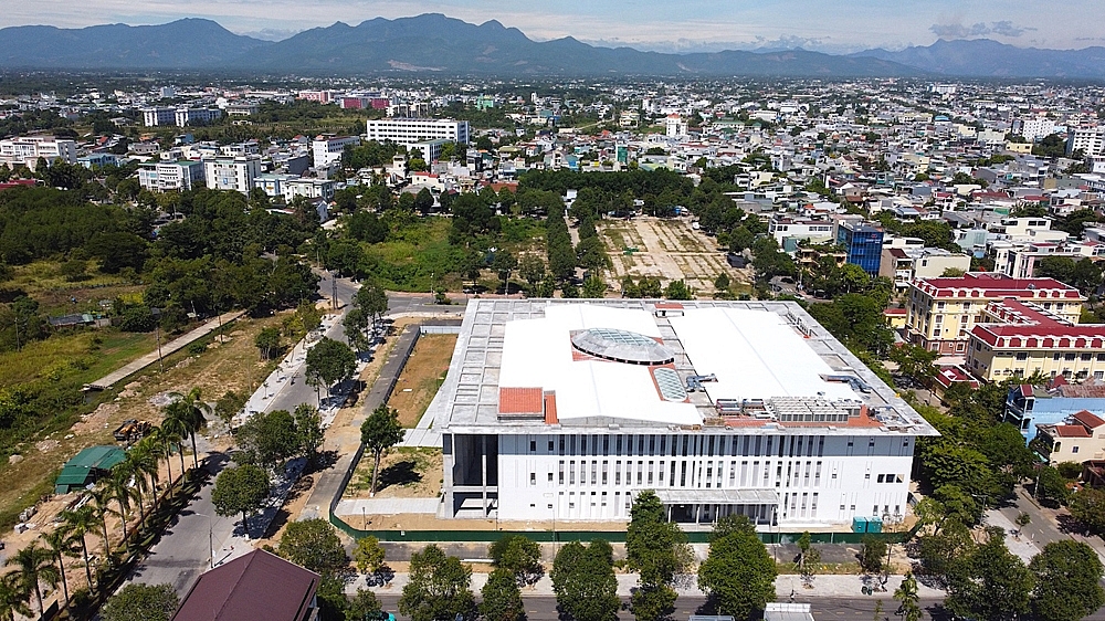 “Hình hài” Trung tâm Hội nghị và Triển lãm lớn nhất Quảng Ngãi sau 18 tháng khởi công