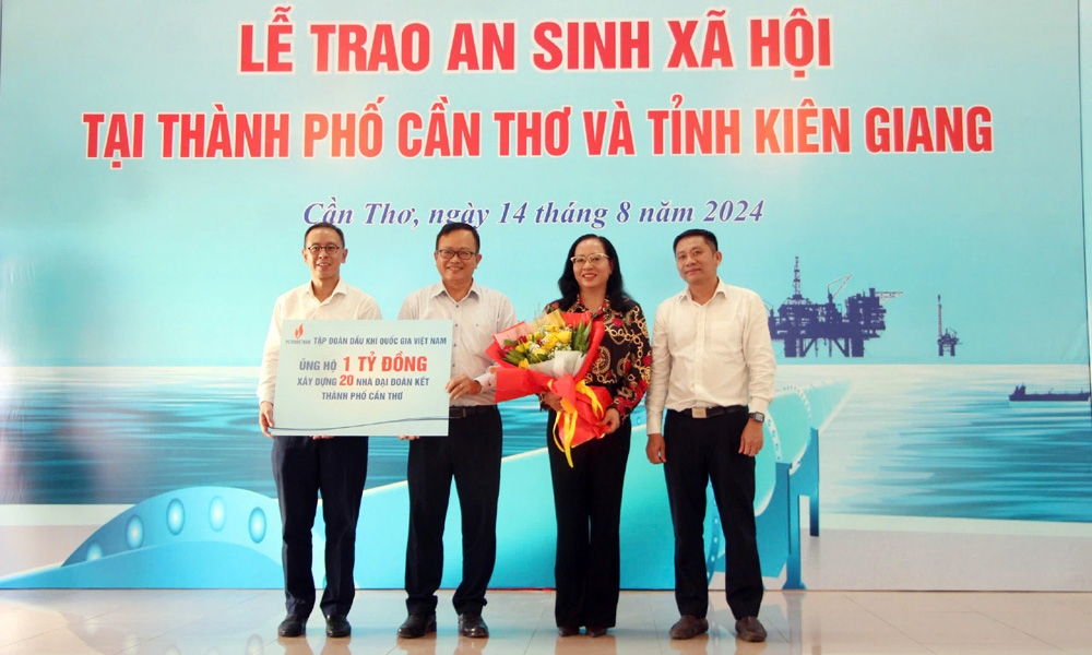 Tập đoàn Dầu khí Việt Nam trao tặng 06 tỷ đồng xây dựng nhà đại đoàn kết