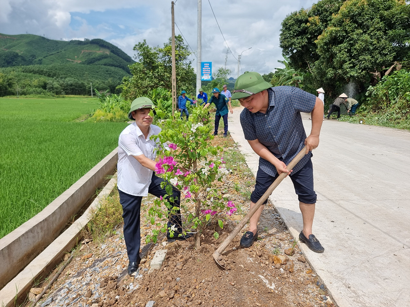 Quảng Ninh: Xã Vũ Oai đường làng hoa nở thêm nét đẹp nông thôn mới