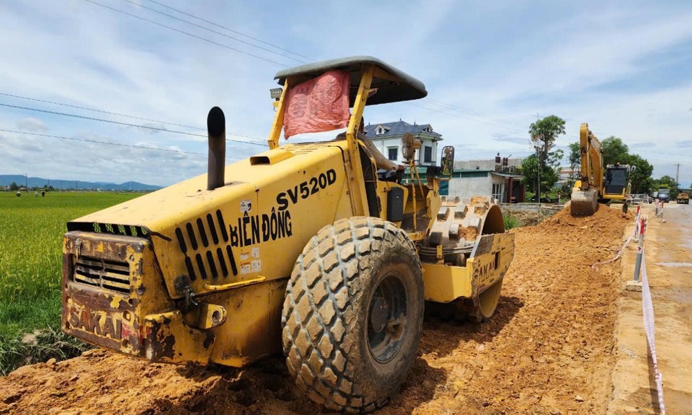 Hà Tĩnh: Vướng mắc mặt bằng khi triển khai dự án cải tạo, nâng cấp Quốc lộ 8C