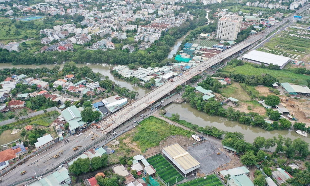 Thành phố Hồ Chí Minh: Cận cảnh cầu huyết mạch phía Đông sắp thông xe trong tháng 9