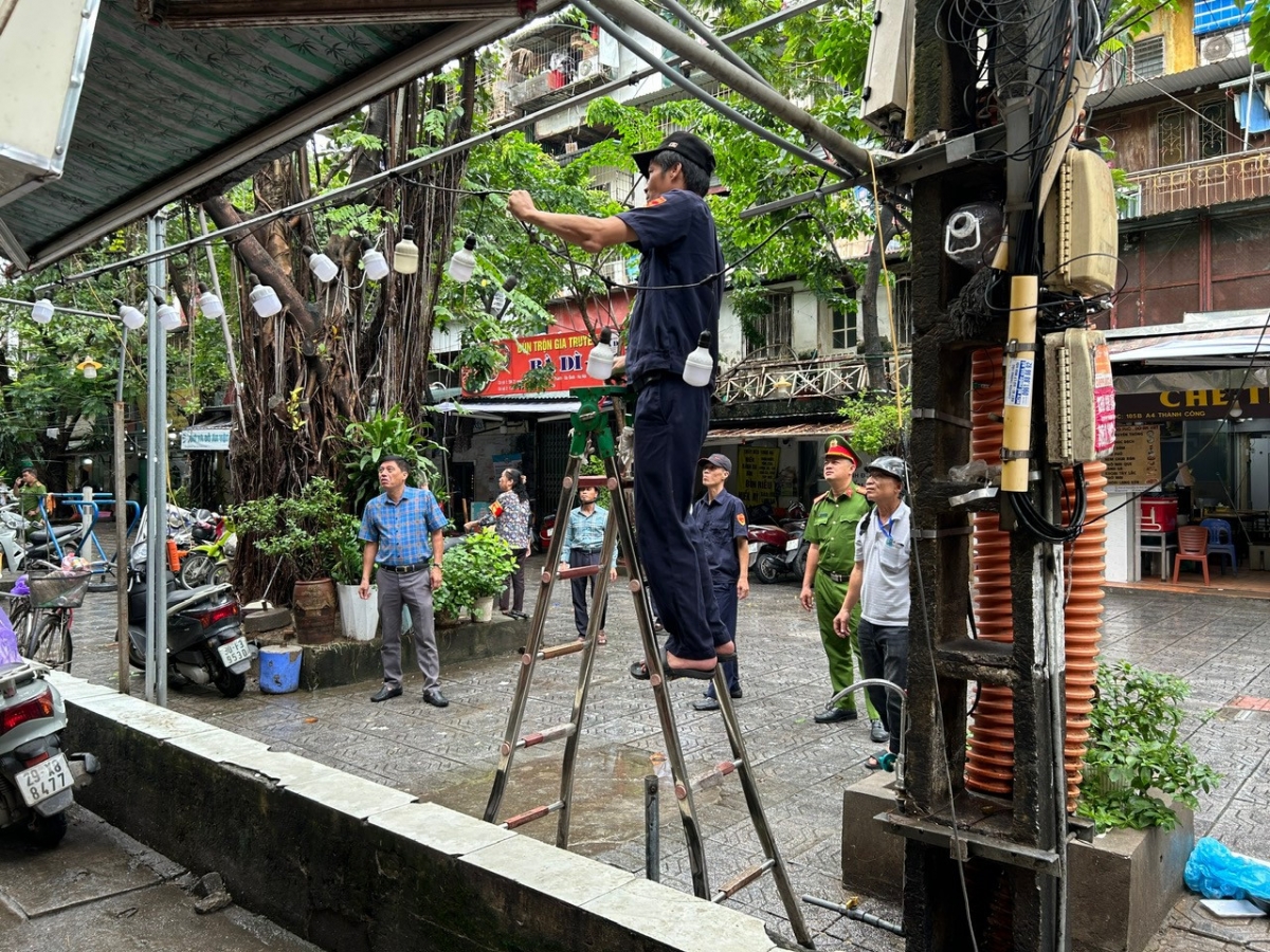 Tăng cường xử lý vi phạm trật tự đô thị, chỉnh trang đường phố chào đón Quốc khánh, năm học mới