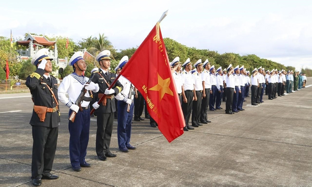 Thiêng liêng lá cờ Tổ quốc ở Trường Sa