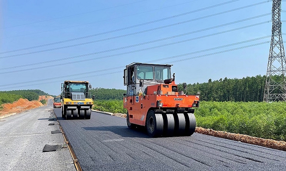 Phấn đấu tăng thu, tiết kiệm chi, bảo đảm giữ vững cân đối ngân sách Nhà nước