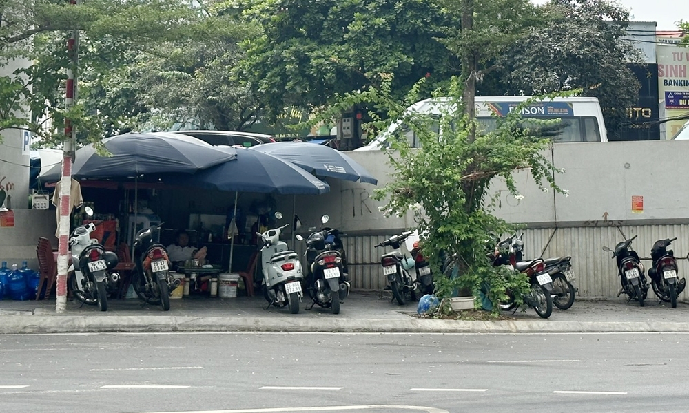 Hàng loạt bãi xe trái phép “mọc” lên tại tuyến Metro Nhổn - Ga Hà Nội