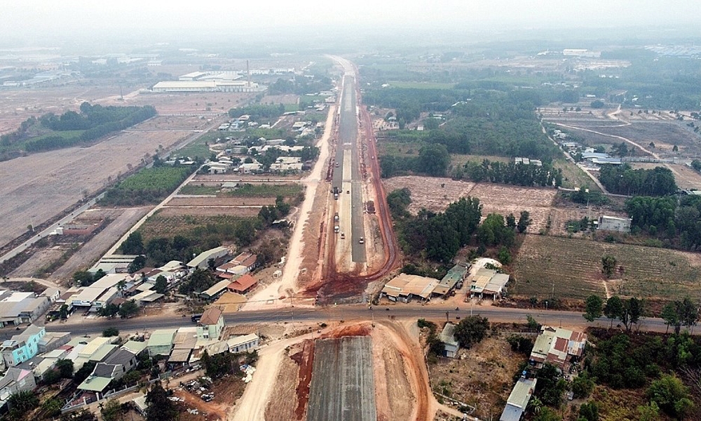 Nỗ lực thi đua hoàn thành 3.000km đường bộ cao tốc vào năm 2025