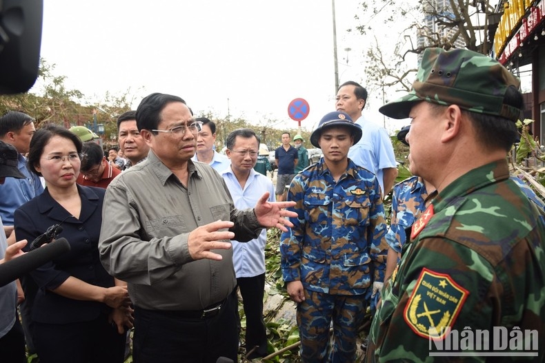 Thủ tướng Phạm Minh Chính thị sát, chỉ đạo khắc phục hậu quả bão số 3 ở Quảng Ninh và Hải Phòng