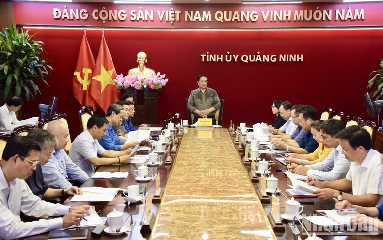 Thủ tướng Phạm Minh Chính thị sát, chỉ đạo khắc phục hậu quả bão số 3 ở Quảng Ninh và Hải Phòng