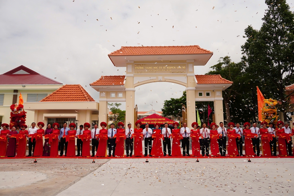 Agribank Chi nhánh Đông Long An: Tài trợ 2 tỷ đồng cho Quỹ khuyến học Nguyễn Văn Bộ