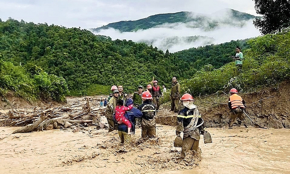 Triệu tấm lòng yêu thương hướng về người dân vùng bão, lũ