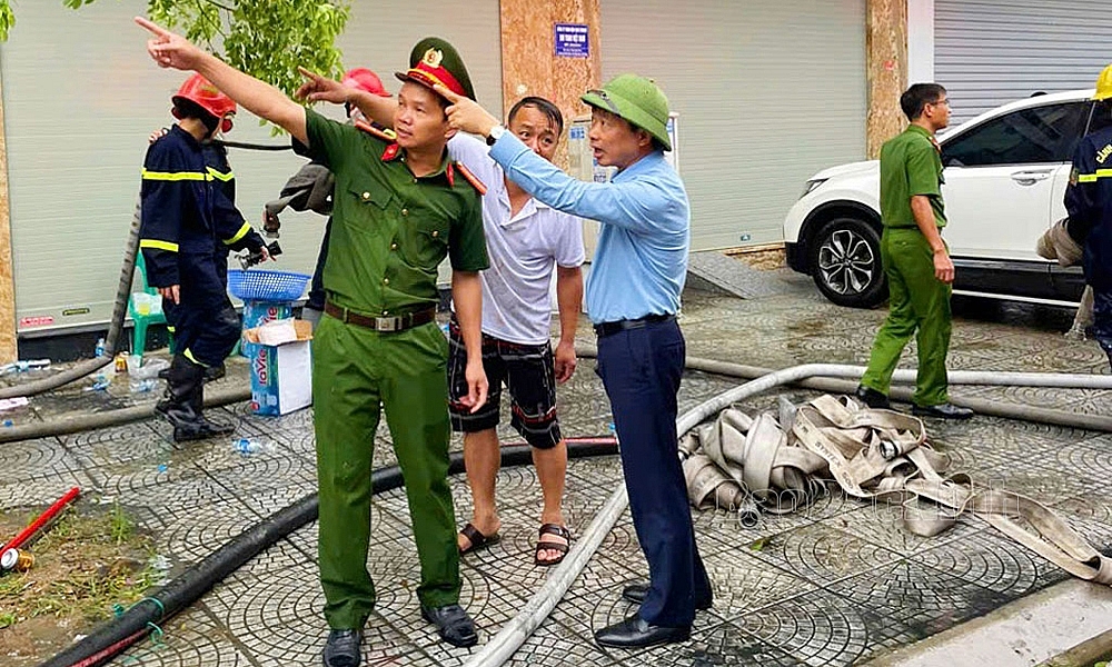 Lãnh đạo tỉnh Bắc Ninh chỉ đạo chữa cháy, cứu sống 4 người