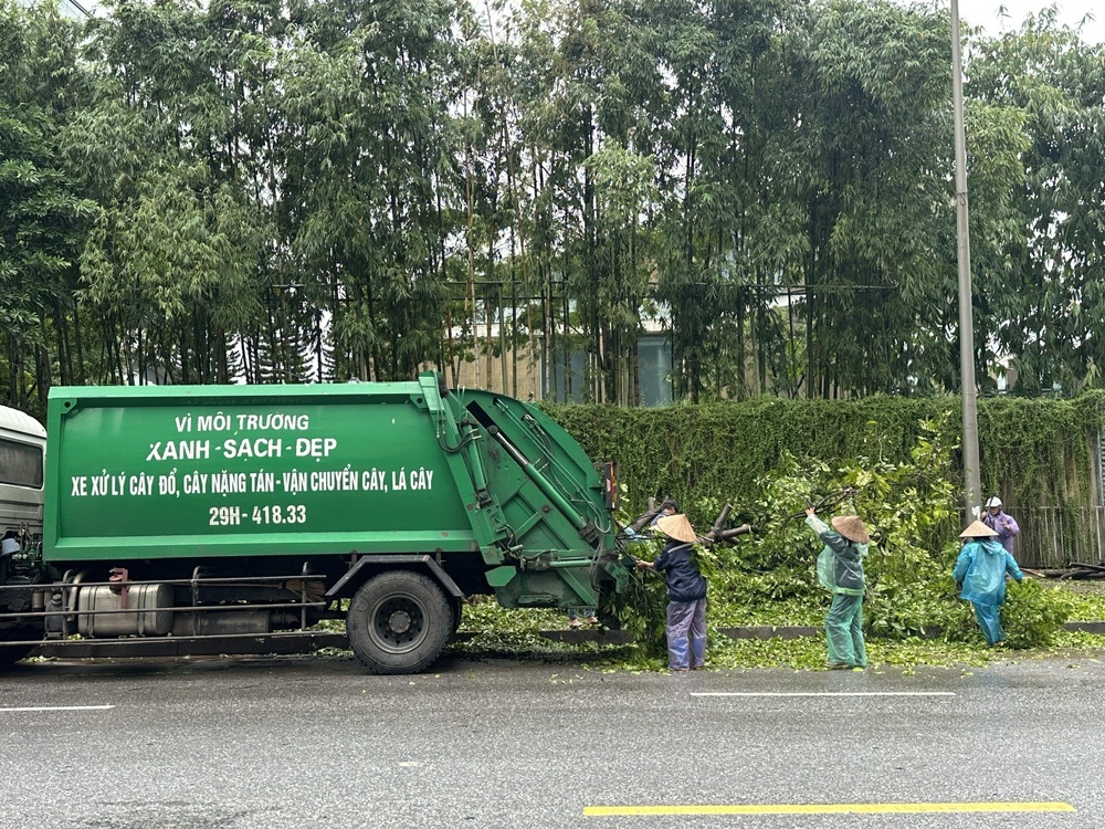 Hà Nội: Quận Cầu Giấy huy động tối đa nguồn lực khắc phục sau bão Yagi