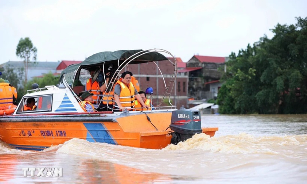 Thủ tướng: Toàn xã hội chung tay ứng phó, khắc phục hậu quả bão lụt