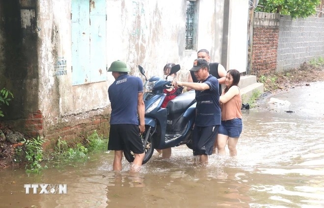 Thủ tướng: Toàn xã hội chung tay ứng phó, khắc phục hậu quả bão lụt