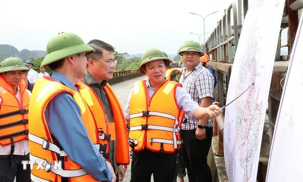 Trưởng Ban Tổ chức Trung ương kiểm tra, chỉ đạo, khắc phục hậu quả mưa lũ tại Ninh Bình