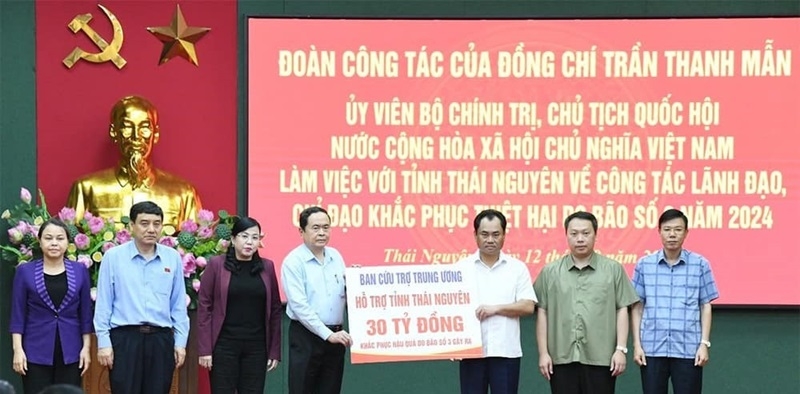 Chủ tịch Quốc hội kiểm tra, chỉ đạo công tác khắc phục hậu quả cơn bão số 3 tại Thái Nguyên