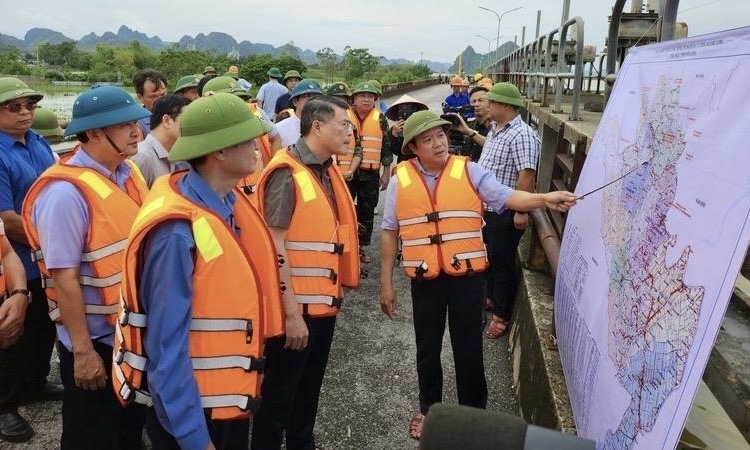 Trưởng Ban Tổ chức Trung ương kiểm tra, chỉ đạo, khắc phục hậu quả mưa lũ tại Ninh Bình