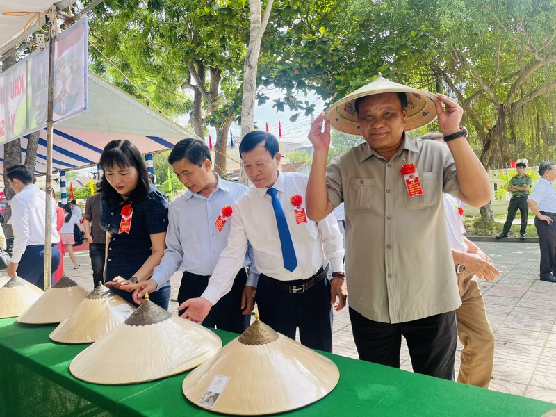 “Nghề chằm nón ngựa Phú Gia” trở thành Di sản văn hóa phi vật thể quốc gia