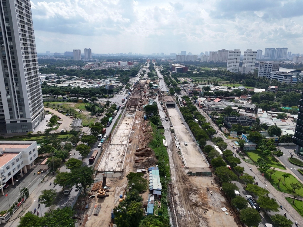 Thành phố Hồ Chí Minh: Hiện trạng hầm chui HC2 Nguyễn Văn Linh vừa bị lùi thời gian thông xe