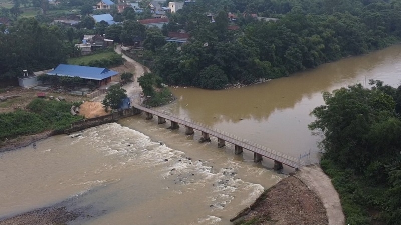 Phổ Yên (Thái Nguyên): Cần sớm xử lý nghiêm việc xây dựng cây cầu trái phép bắc qua sông Công