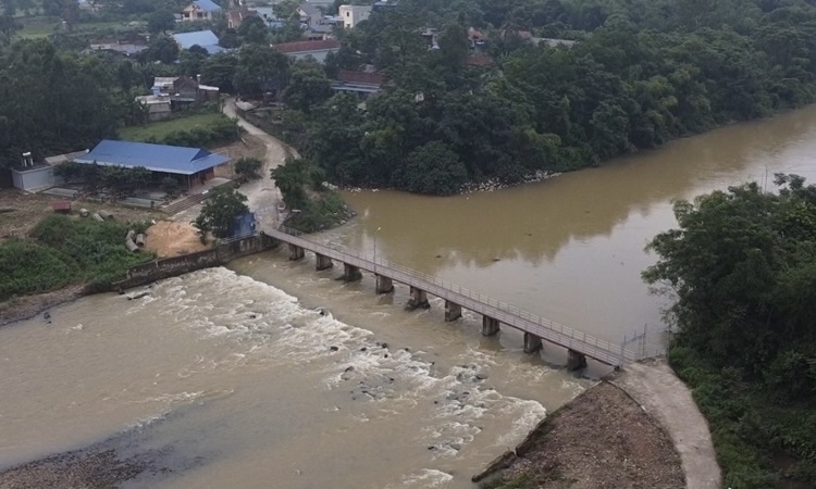 Phổ Yên (Thái Nguyên): Cần sớm xử lý nghiêm việc xây dựng cây cầu trái phép bắc qua sông Công