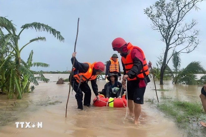 'Khẩn trương khắc phục hậu quả bão lũ, nhanh chóng ổn định đời sống nhân dân'