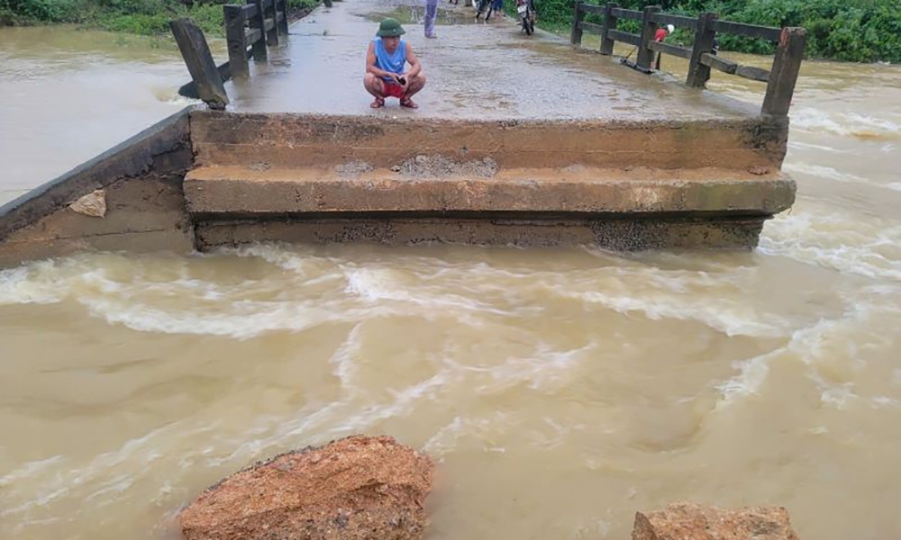 Thường Xuân (Thanh Hóa): Cầu Bến Nhạ bị gãy đứt do mưa lớn