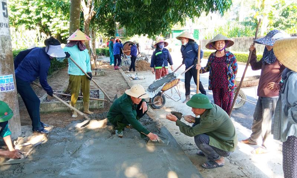 Hà Tĩnh: Tăng cường cơ chế hỗ trợ xi măng làm đường giao thông, rãnh thoát nước