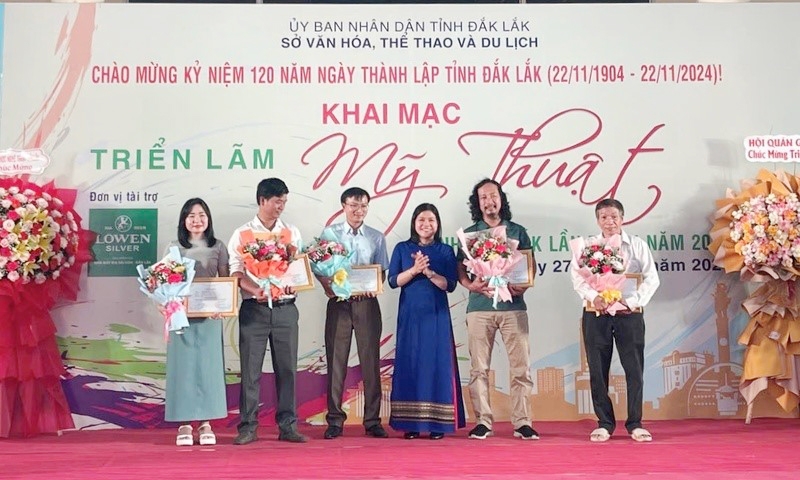 Khai mạc Triển lãm Mỹ thuật lần thứ II, hướng tới chào mừng kỷ niệm 120 năm thành lập tỉnh Đắk Lắk