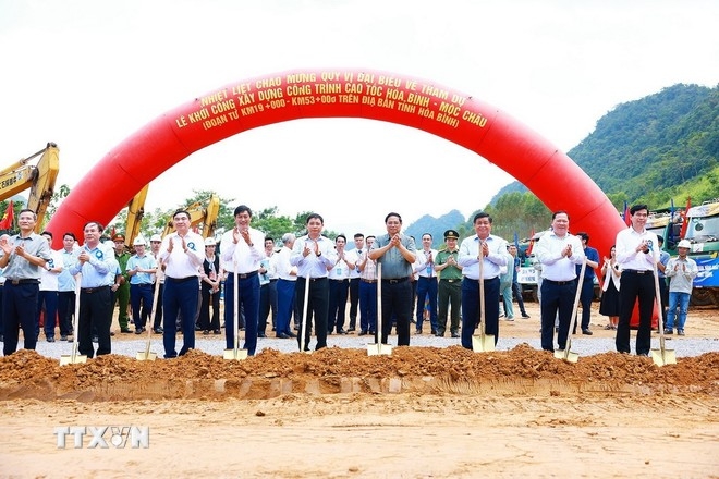 Thủ tướng Phạm Minh Chính dự khởi công cao tốc Hòa Bình-Mộc Châu