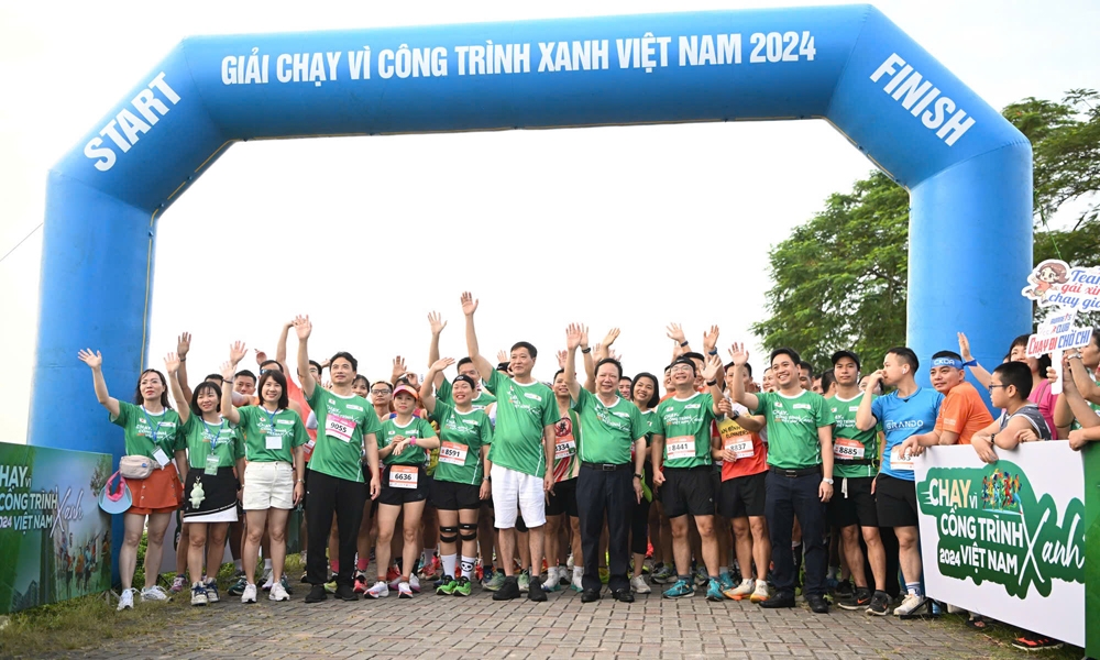 Hơn 1.200 vận động viên tham gia Giải chạy bộ “Vì Công trình xanh Việt Nam năm 2024”