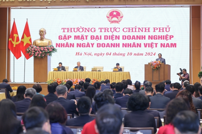 Thủ tướng chủ trì gặp mặt doanh nghiệp nhân Ngày Doanh nhân Việt Nam