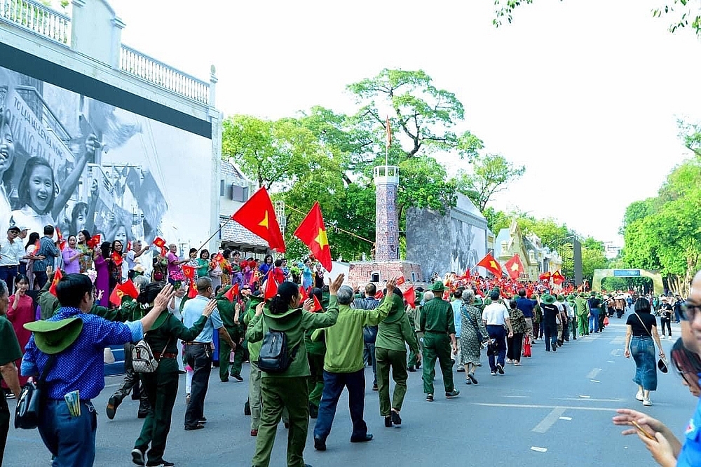 Tái hiện mô hình di tích ở Hồ Gươm: Nên hay không nên?