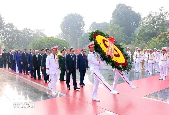 Lãnh đạo Đảng và Nhà nước vào Lăng viếng Chủ tịch Hồ Chí Minh