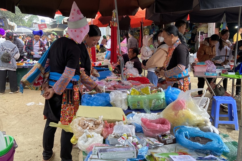 Phát triển hạ tầng thương mại biên giới, chợ biên giới Lai Châu