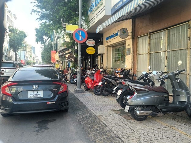 Thành phố Hồ Chí Minh: Tràn lan tình trạng lấn chiếm vỉa hè, lòng đường tại phường 5, quận 3