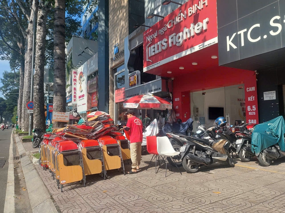 Thành phố Hồ Chí Minh: Tràn lan tình trạng lấn chiếm vỉa hè, lòng đường tại phường 5, quận 3