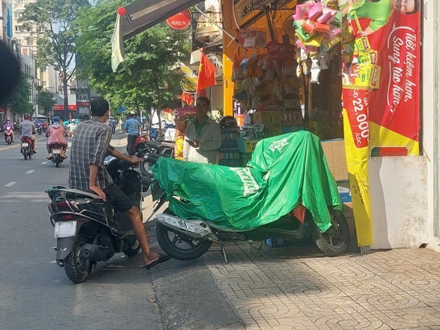 Thành phố Hồ Chí Minh: Tràn lan tình trạng lấn chiếm vỉa hè, lòng đường tại phường 5, quận 3