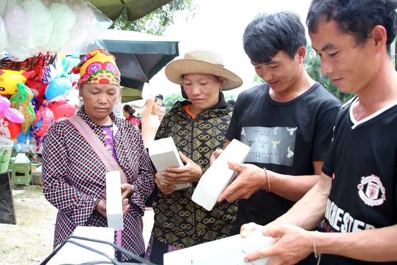 Phát triển hạ tầng thương mại khu vực biên giới, tăng cường giao thương giữa tỉnh Sơn La và nước Lào