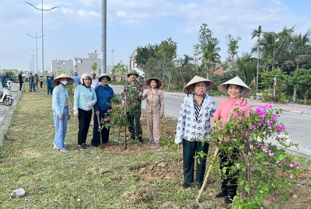 Hạ Long (Quảng Ninh): Khôi phục lại đường hoa sau bão số 3