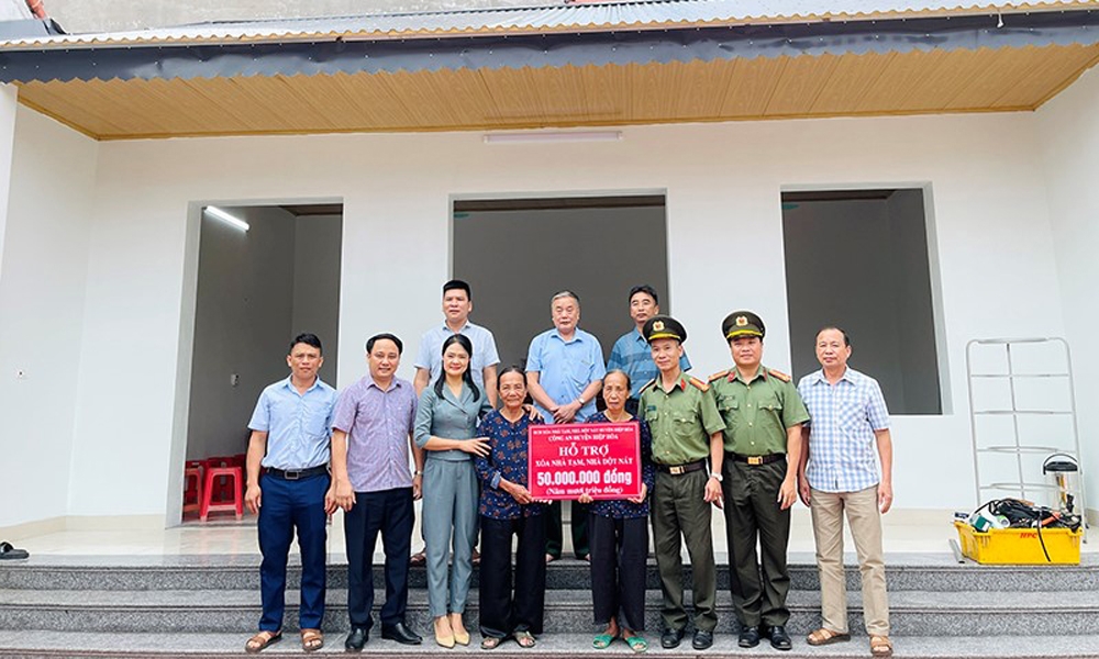 Bắc Giang: Trích 1 tỷ đồng Quỹ Vì người nghèo hỗ trợ xây dựng xóa nhà tạm