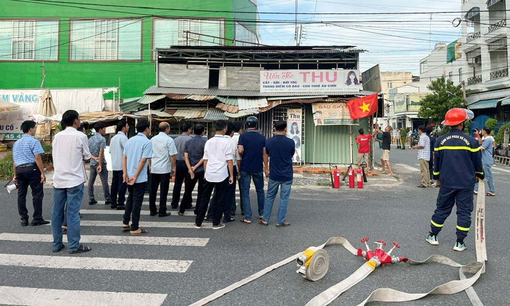 Tây Ninh: Tháo dỡ công trình lấn chiếm hành lang đường bộ để lập lại trật tự đô thị