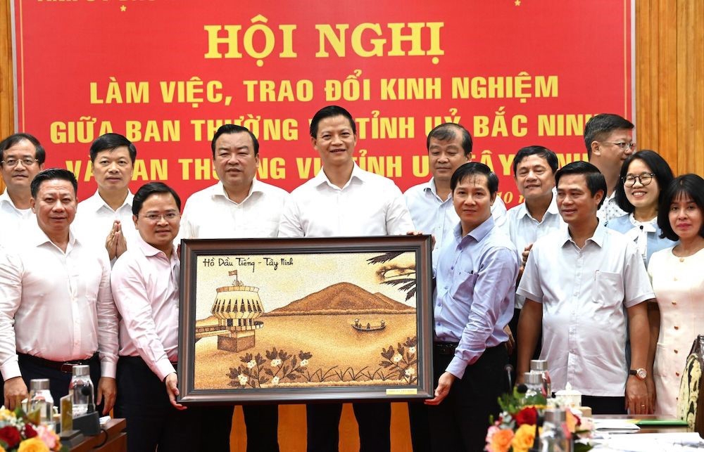 Bắc Ninh - Tây Ninh: Trao đổi kinh nghiệm phát triển kinh tế, quản lý quy hoạch và xây dựng