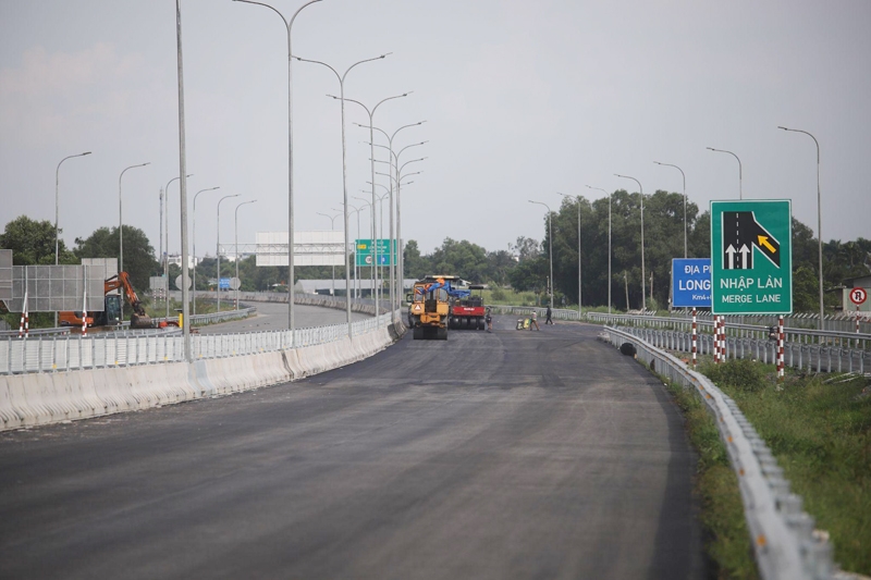 Cận cảnh tuyến cao tốc Bến Lức - Long Thành đoạn qua Thành phố Hồ Chí Minh chuẩn bị thông xe