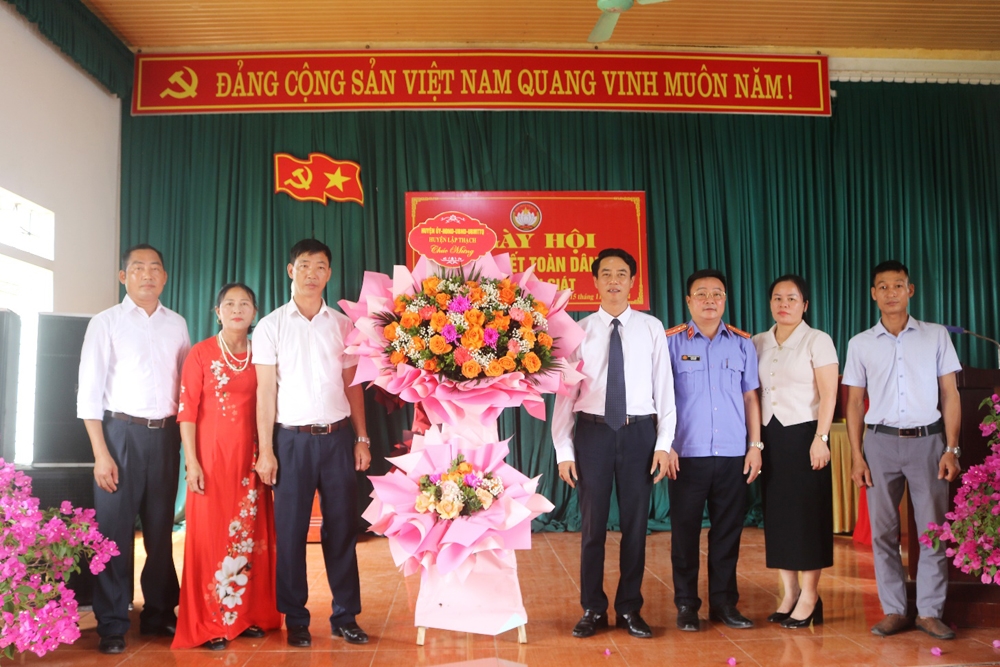 Lập Thạch (Vĩnh Phúc): Chủ tịch UBND huyện dự ngày hội Đại đoàn kết tại thôn Cầu Giát