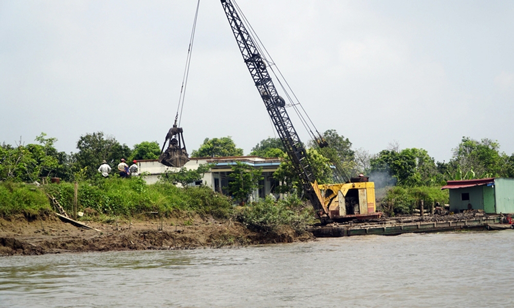 Vĩnh Long: Công bố tình huống khẩn cấp sạt lở bờ sông Cổ Chiên