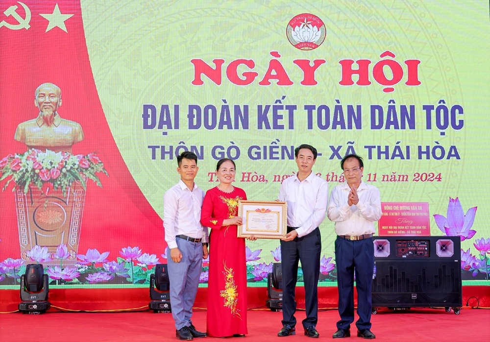 Bí thư Tỉnh ủy Vĩnh Phúc dự Ngày hội Đại đoàn kết toàn dân tại huyện Lập Thạch