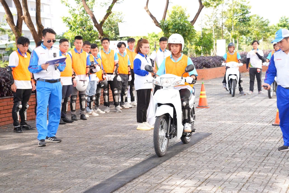 Nâng cao nhận thức Luật Giao thông đường bộ cho sinh viên khu vực Tây Nam bộ