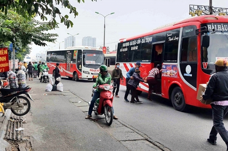 Công an quận Hoàng Mai phản hồi tình trạng vi phạm lấn chiếm vỉa hè, lòng đường tại Bến xe Giáp Bát