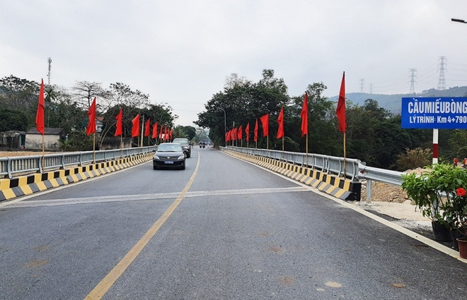 uong bi quang ninh cay cau goi nho trang ca